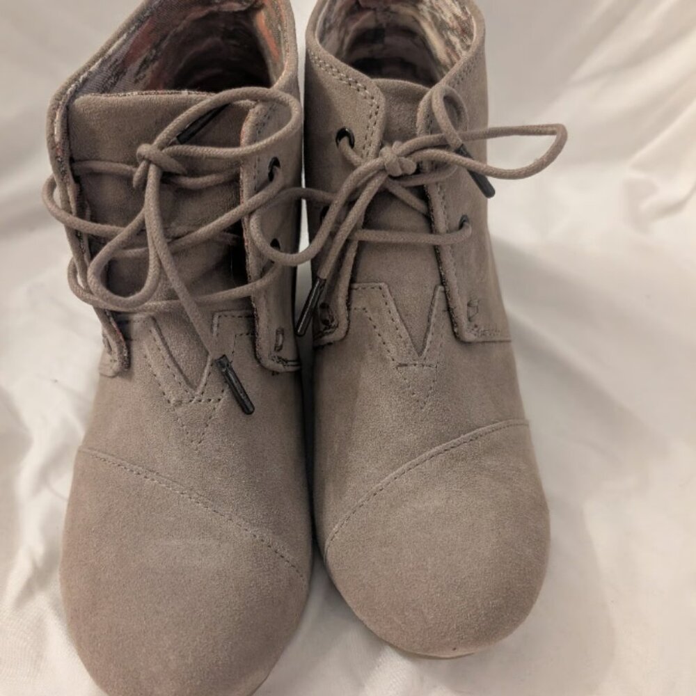 TOMS lace up wedge ankle boots - 9.5 Wide